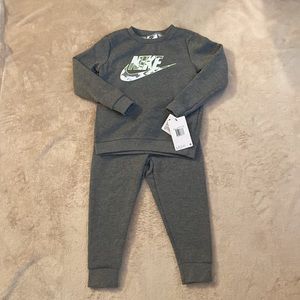 Nike Boys Outfit Size 4T